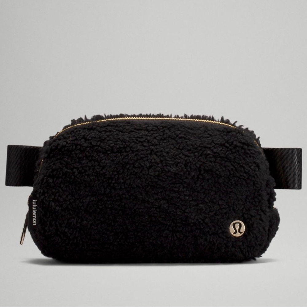 NWT LULULEMON FLEECE EVERYWHERE BELT BAG BLACK
